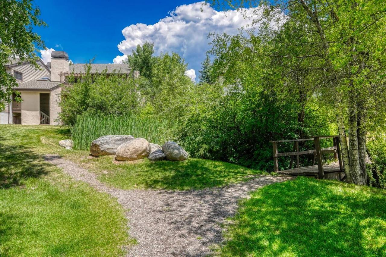 Riverfront Family-Friendly Condo Avon Exterior photo