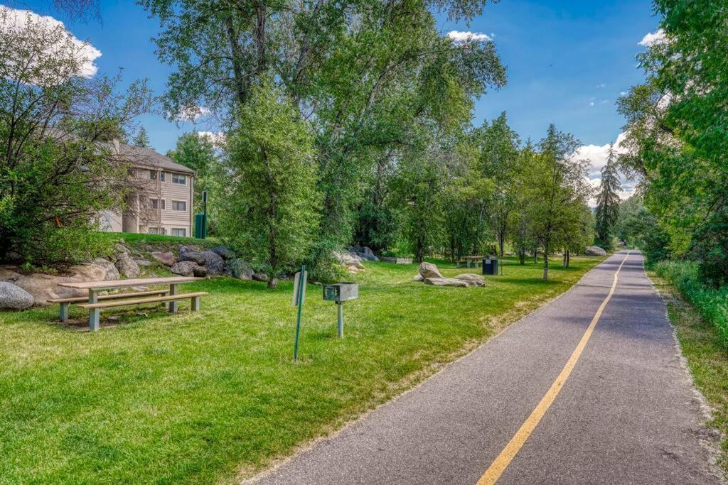 Riverfront Family-Friendly Condo Avon Exterior photo
